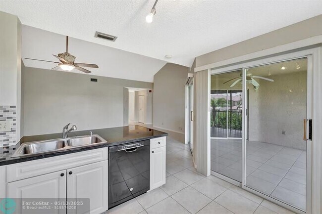 Building Photo - 6715 Via Regina