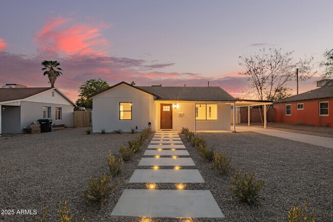 Building Photo - 9042 N 3rd Ave