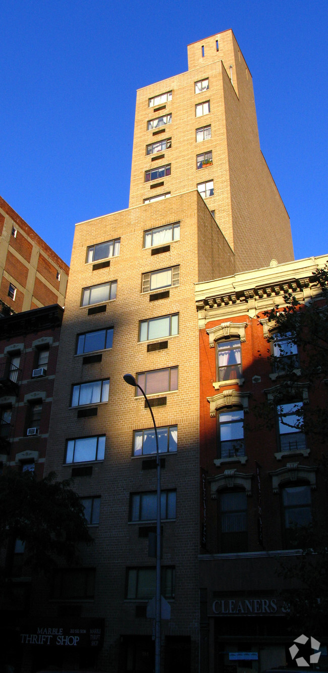 Building Photo - 382 Third Avenue