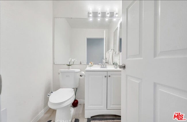 Building Photo - 7701 Baird Ave