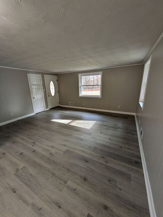 Building Photo - 2BD/1BA Unit in Hickory