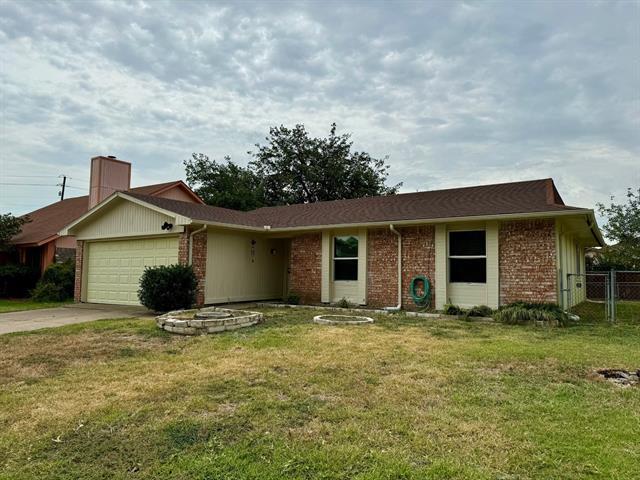 Building Photo - 2312 Versailles Dr