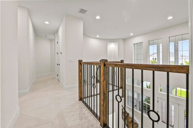 Building Photo - 15030 Wildwood Cir