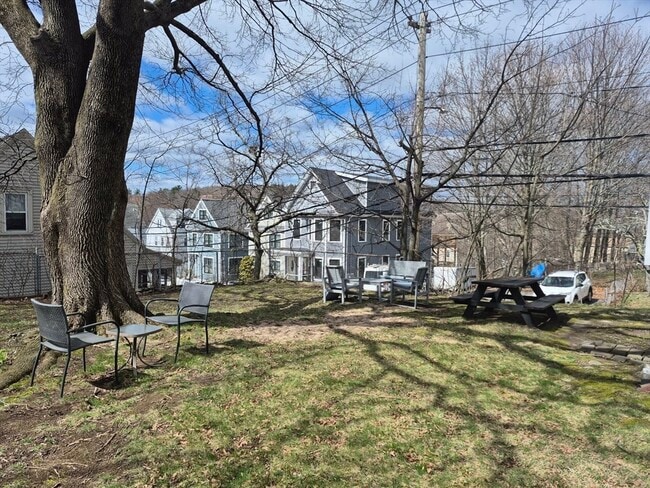 Building Photo - 445 Beech St