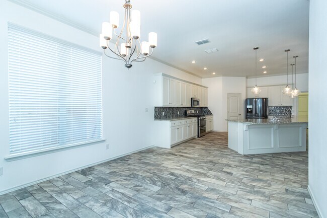 Building Photo - 9610 Kline Ave