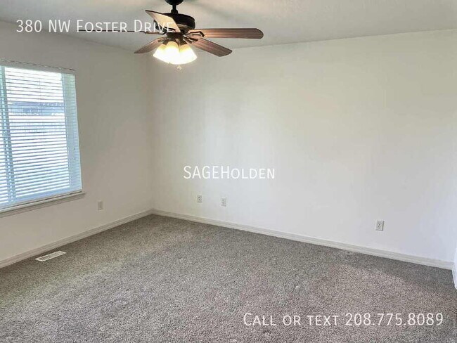 Building Photo - 380 NW Foster Dr