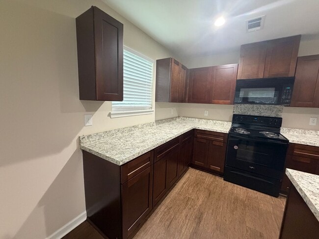 Building Photo - New Home! 4/2!
