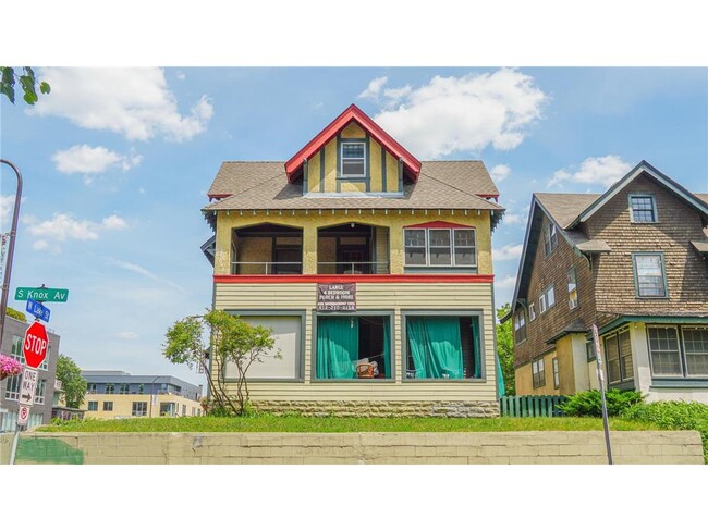 Building Photo - 1721 W Lake St