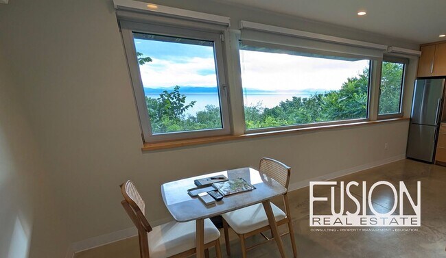 Building Photo - 11 Lakeview Terrace