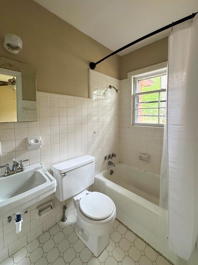 Building Photo - Charming 3 Bed 2 Bath Fayetteville Home