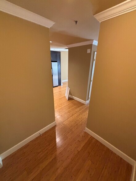 Back to front door - 4950 Bayshore Blvd