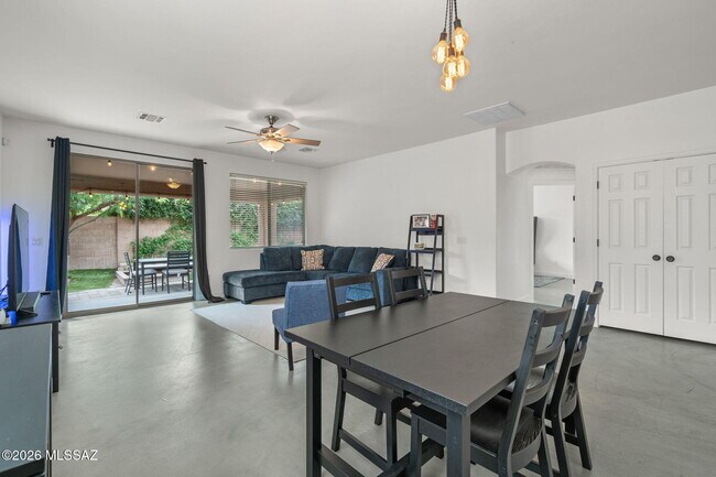 Building Photo - 2256 E Stone Stable Dr