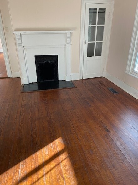 3 spacious bedrooms with hardwood floors. - 527 Cambridge Ave E