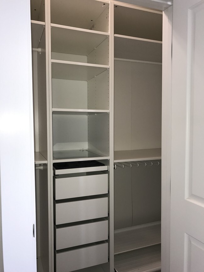 closet - 316 Dorney Plz