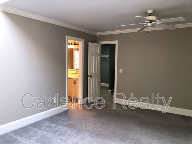 Building Photo - 1016 Creekside Ln