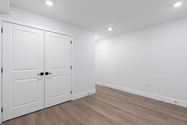 Building Photo - 2057 E Rush St