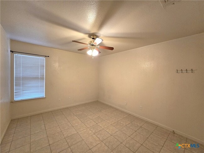 Building Photo - 1411 Nicholas Cir