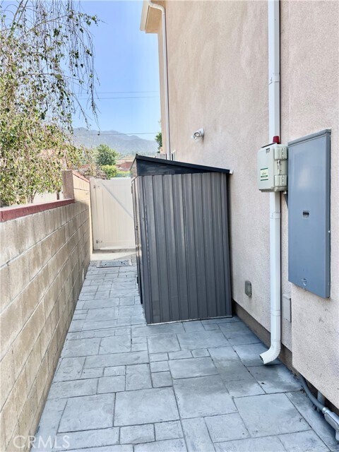 Building Photo - 11021 Whitegate Ave