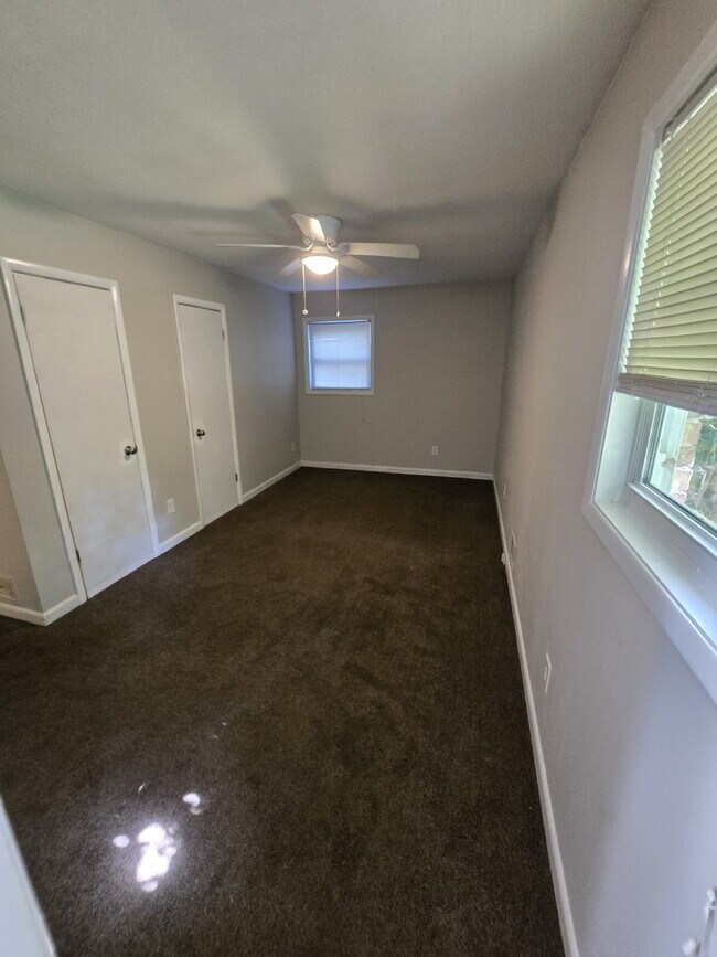 Building Photo - "Charming Full Brick, 3-Bed Oasis in Hampton, GA with 1.5 Baths – Your Perfect Retreat Awaits!"