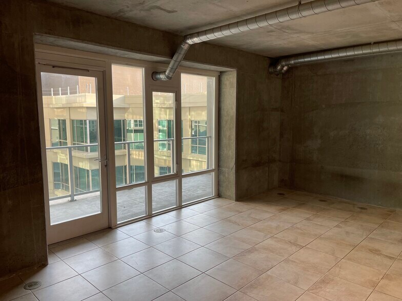 Building Photo - 1080 Park Blvd