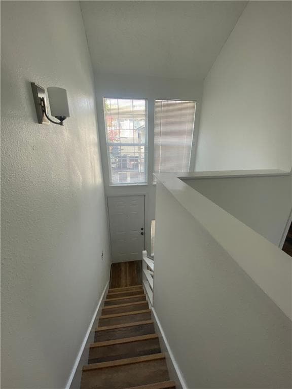 Building Photo - 912 W 22 1/2 St