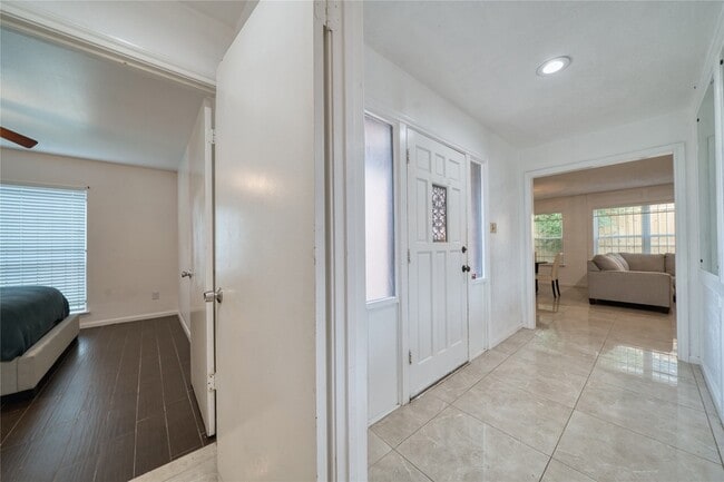 Building Photo - 7838 Vickijohn Dr