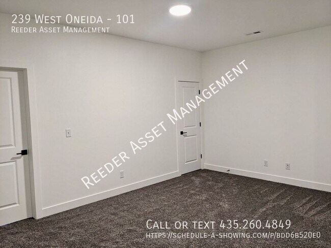 Building Photo - 239 West Oneida-101