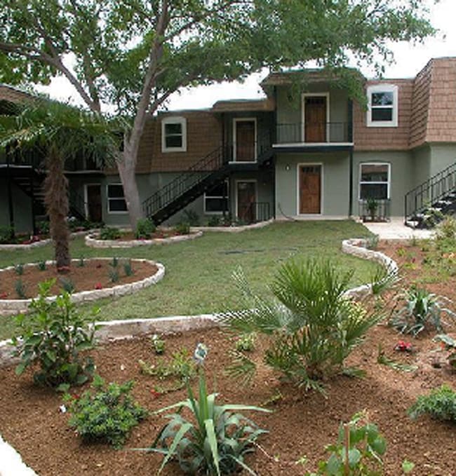 Ivanhoe Apartments 1500 Eastside Dr Austin TX 78704 Apartment Finder