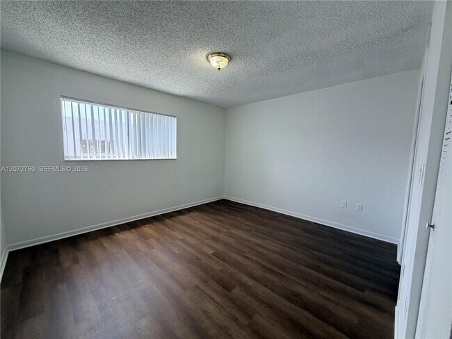 Building Photo - 2710 W 76th St