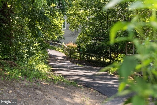 Building Photo - 2136 Glacier Rd