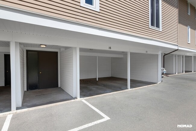 Building Photo - 1634 Farmington Ave