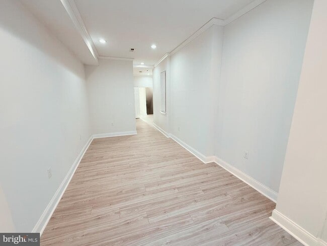 Building Photo - 714 Dolphin St