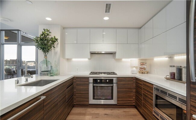 Building Photo - Insignia Condominiums ~ Belltown