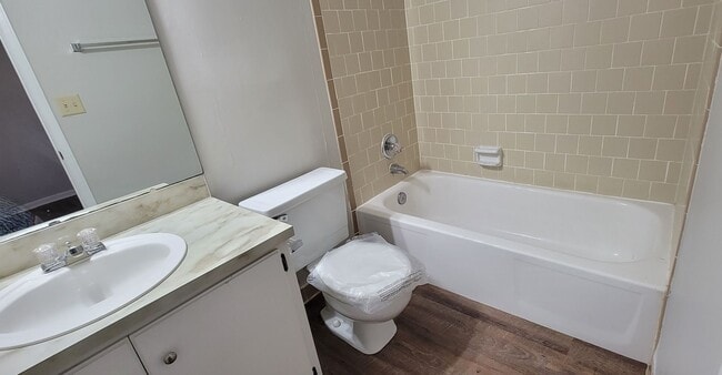 Building Photo - Adorable UPDATED 2-Bedroom, 2-Bathroom Tow...