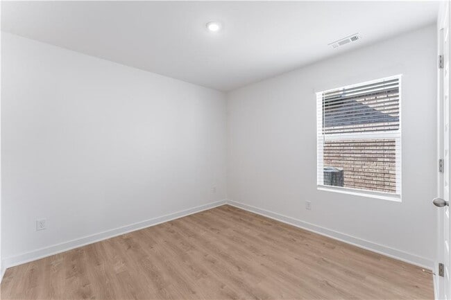 Building Photo - 103 S Maroon Ave