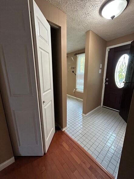 Building Photo - 8551 Castlemill Cir