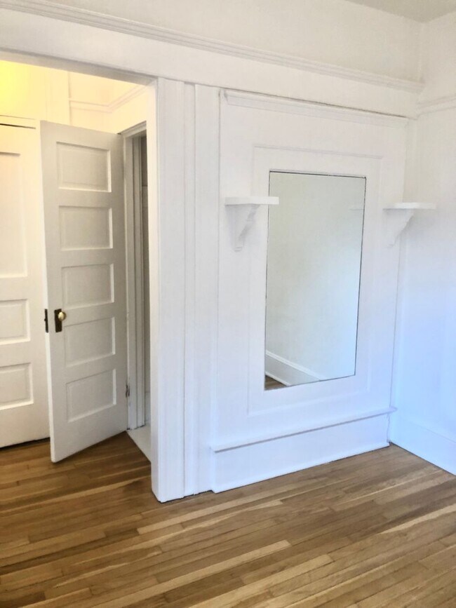 Building Photo - Another Move in Special in time for Spring! - NE Views out Bay Windows on the TOP FLOOR!