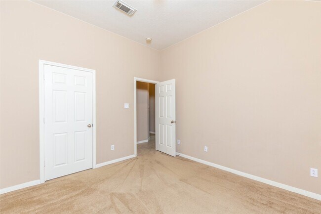 Building Photo - 2201 Signal Hill Dr