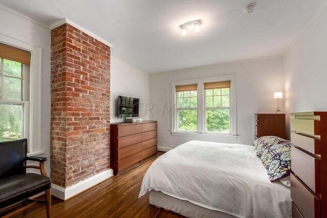 Building Photo - 445 Oakland Park Ave