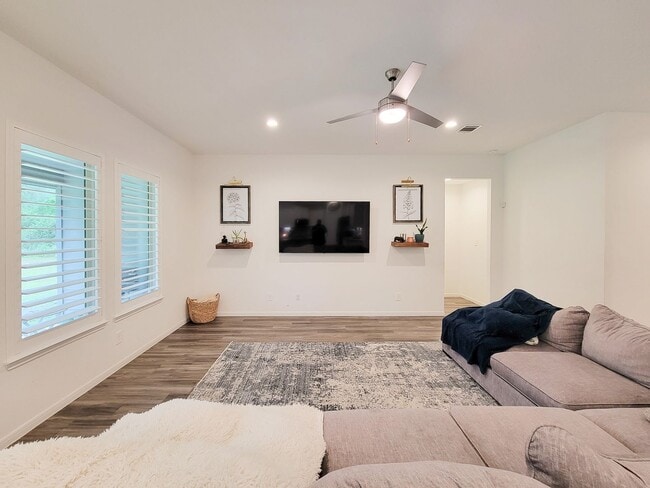 Building Photo - BEAUTIFUL 4 BEDROOM 2 BATH HOME WITH ALL THE UPGRADES ON 1 ACRE LOT IN NEW WAVERLY, TEXAS