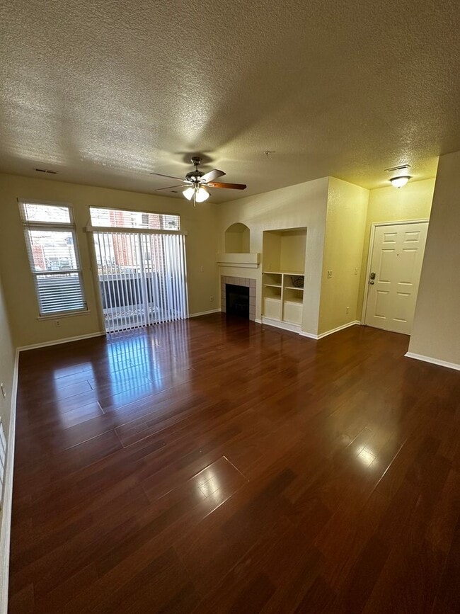 Building Photo - Move in Ready!!  3 Bedroom Condo - Cherry Grove - Aurora.....