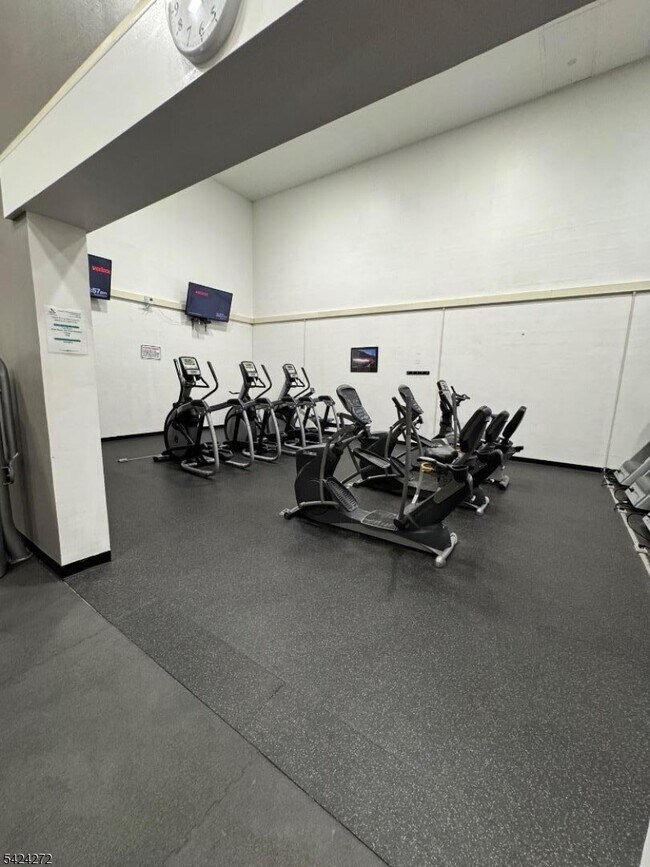 Building Photo - 97 Giordano Dr