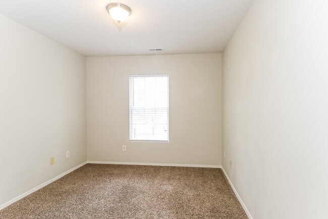 Building Photo - 9606 Hollyburgh Ter