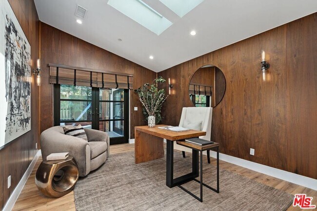 Building Photo - 5922 Oakdale Ave