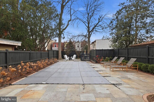 Building Photo - 3418 Reservoir Rd NW