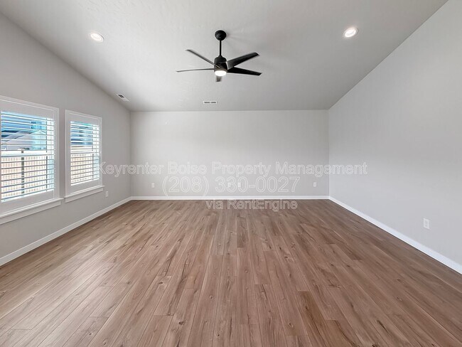 Building Photo - 2415 N Silver Wolf Ave