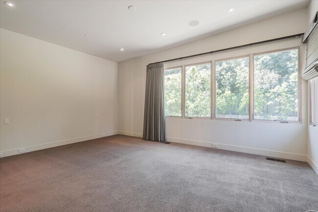 Building Photo - Wow! What a Great Home!