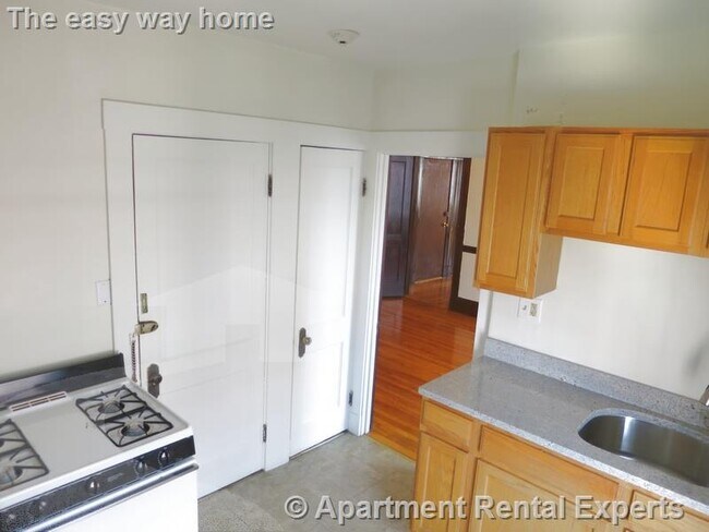 Building Photo - 157 Summer St