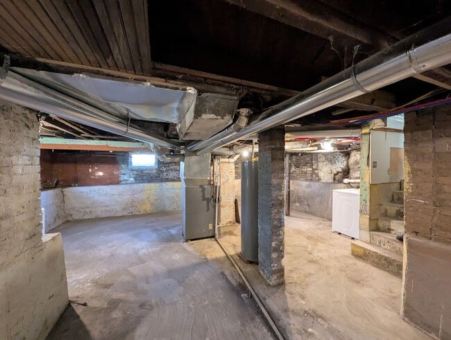 Building Photo - Newly Renovated 4 bedroom house