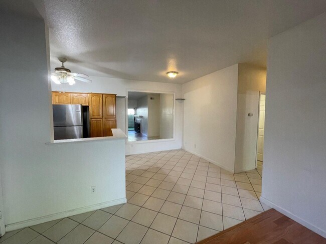 Building Photo - 3648 Birchwood Terrace